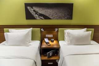 Отель Hampton by Hilton Brest Брест Двухместный номер с 2 отдельными кроватями - Для некурящих-1