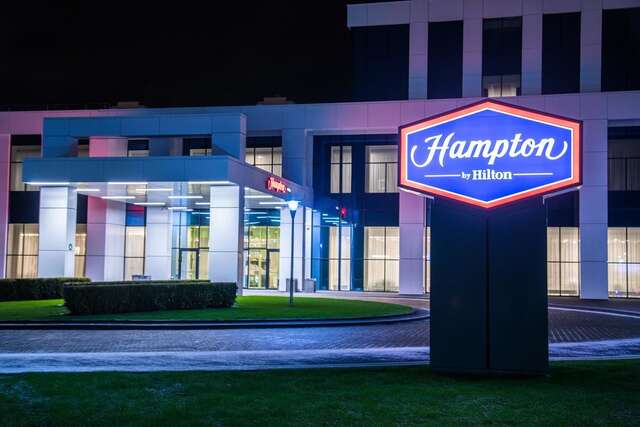 Отель Hampton by Hilton Brest Брест-16